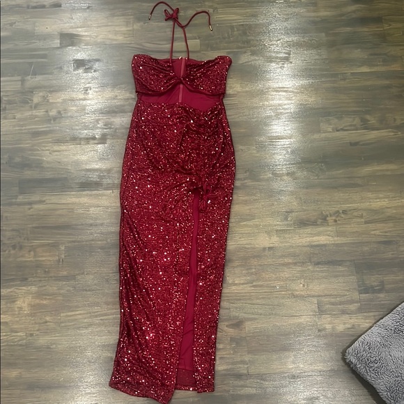 BLANC Elegant Sequin Gown - Picture 4 of 9